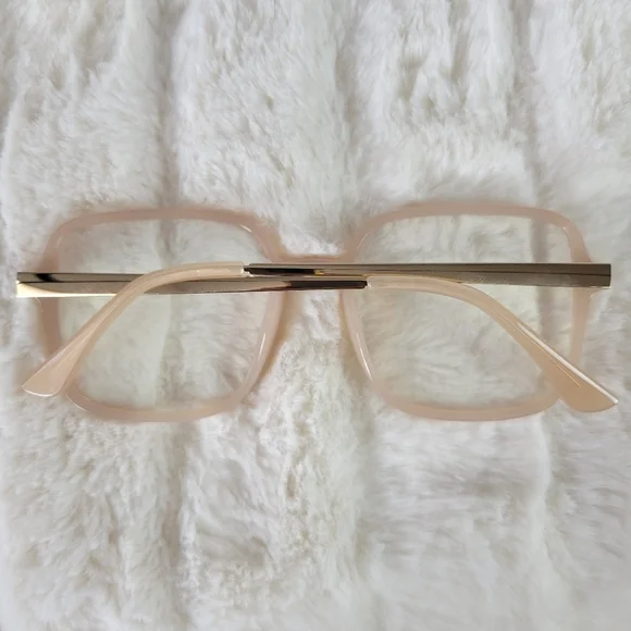 QUAY // ltd ed jlo collaboration nude xl square blue light glasses - Picture 4 of 16